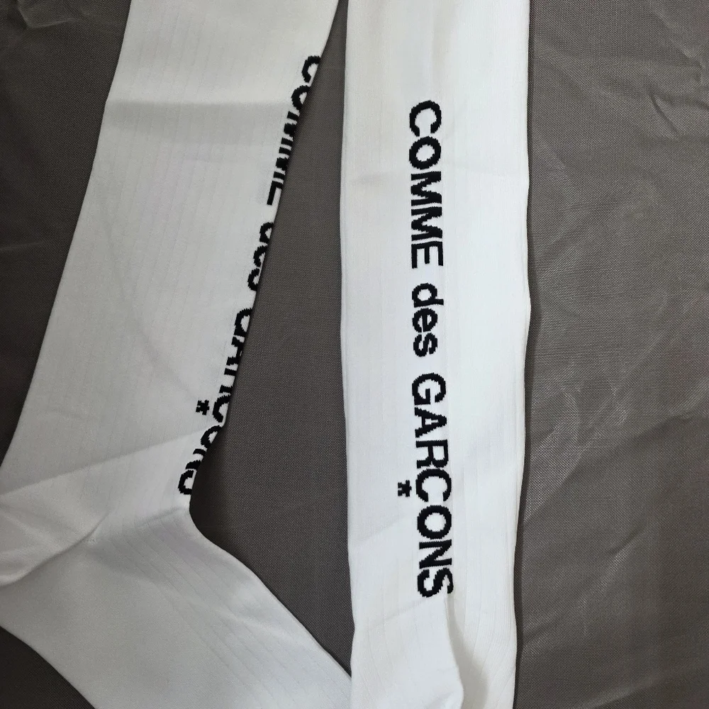 NWT Comme des Garcons White logo socks Sz L